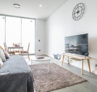 Home with Perfect location Close to TrainCBD - Accommodation Main Beach