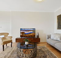 HomeHotel-Ultra Convenient Luxury Apartment close to Train Shops CBD - Accommodation Main Beach