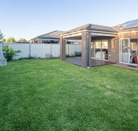 Homely Getaways in Central Pakenham - Pet Friendly - Accommodation Main Beach