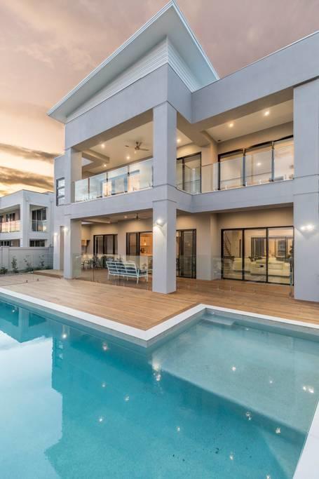 HomePlus - Luxury Living In Sanctuary Cove - Accommodation Main Beach 3