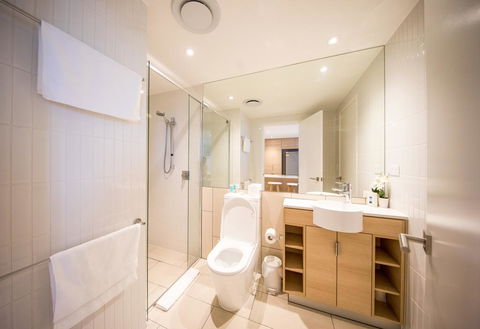 HomePlus Premier Apartments At 2663 Gold Coast Hwy, Broadbeach - Accommodation Main Beach 1