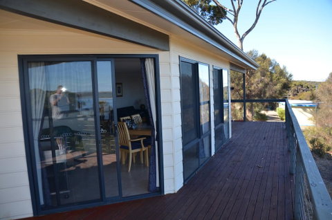 Horizon Lodge - Accommodation Main Beach 3