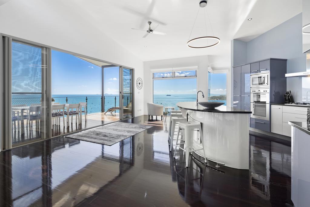 Accommodation Main Beach