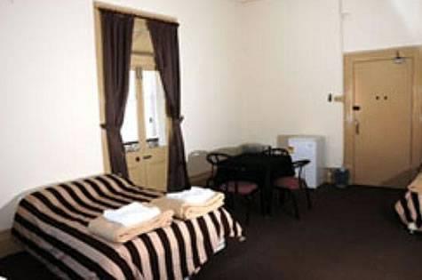 Hotel Metropolitan - Accommodation Main Beach 2
