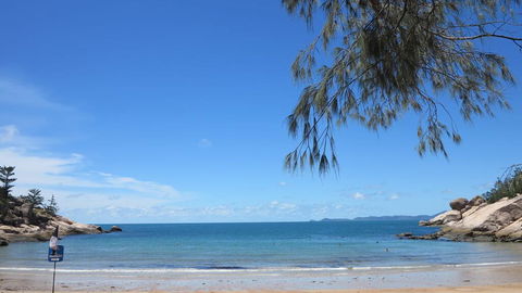 Island Magic 2 - Opposite Beautiful Alma Bay - Accommodation Main Beach 3