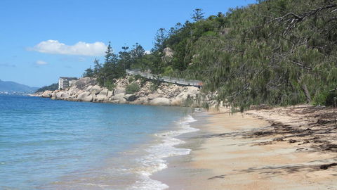 Island Magic 2 - Opposite Beautiful Alma Bay - Accommodation Main Beach 2