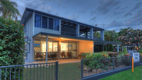 Island View Unit 2 / 40 Marine Parade - Accommodation Main Beach 1