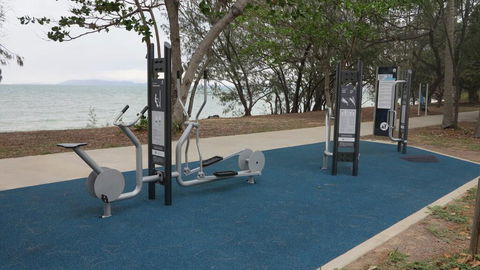 Island View Unit 2 / 40 Marine Parade - Accommodation Main Beach 0