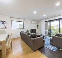 ISOLATION READY Super Size Me Top Location. Isolation Ready. Sanitised. Free CAT Bus Pool Gym and everything at your finge - Accommodation Main Beach