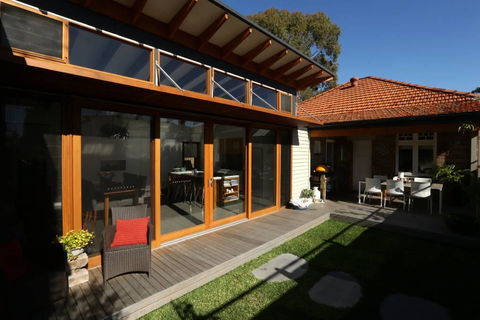 Jacaranda Garden Retreat - Accommodation Main Beach 1