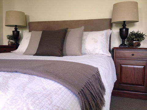 Jacaranda House Bed & Breakfast - Accommodation Main Beach 1