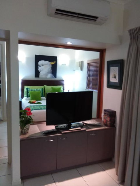 Jackies City Central Apartment - Accommodation Main Beach 2