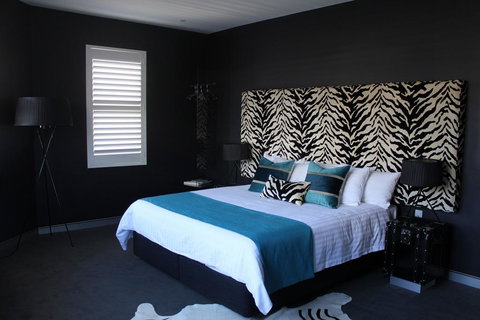 Junction Hotel - Accommodation Main Beach 0