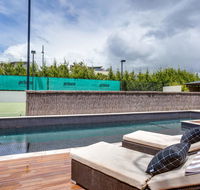 Kalina Retreat resort style tennis  pool - Accommodation Main Beach
