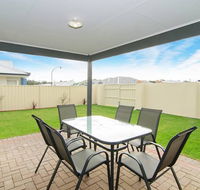 Kangaroo Retreat - Accommodation Main Beach