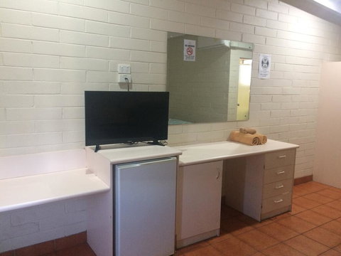 Katherine Motel - Accommodation Main Beach 1