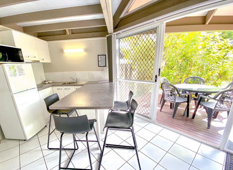 Kellys Beach Resort - Accommodation Main Beach 2