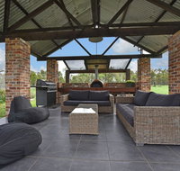 Kelman Cottage - tucked away with pool  native wildlife - Accommodation Main Beach