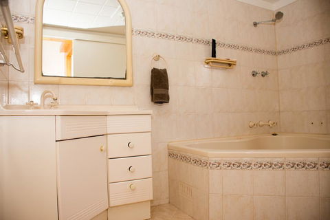 Kimba Travellers' Haven - Accommodation Main Beach 1
