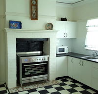 King Cottage - Accommodation Main Beach