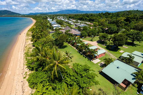 King Reef Beach House - Accommodation Main Beach 0