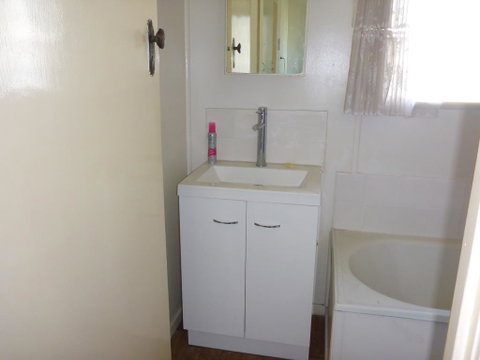 Kitches Cabin - Accommodation Main Beach 3