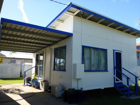 Kitches Cabin - Accommodation Main Beach 1