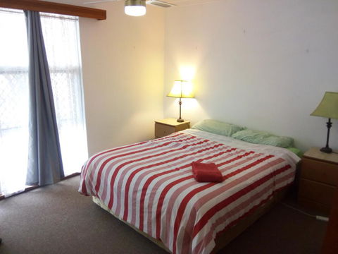 Kite Surfers House - Accommodation Main Beach 0