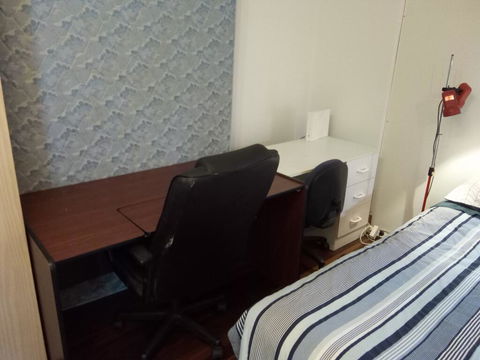 Kite Surfers House - Accommodation Main Beach 2