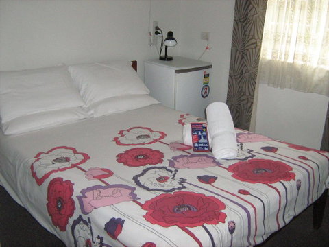 Kookaburra Inn - Accommodation Main Beach 1
