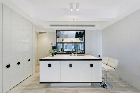 KOZYGURU HAYMARKET SYDNEY CITY VIEW 2 BED STUNNING APT NHA178-1206 - Accommodation Main Beach 1