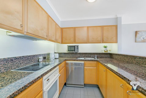 KOZYGURU THE ROCKS HARBOUR BRIDGE VIEW 1 BED APT SWIMMING POOL NTR098 - Accommodation Main Beach 3