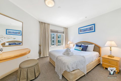 KOZYGURU THE ROCKS HARBOUR BRIDGE VIEW 1 BED APT SWIMMING POOL NTR098 - Accommodation Main Beach 1