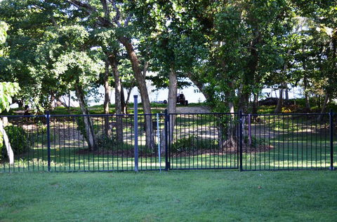 Kurrimine Beach Huts - Accommodation Main Beach 0