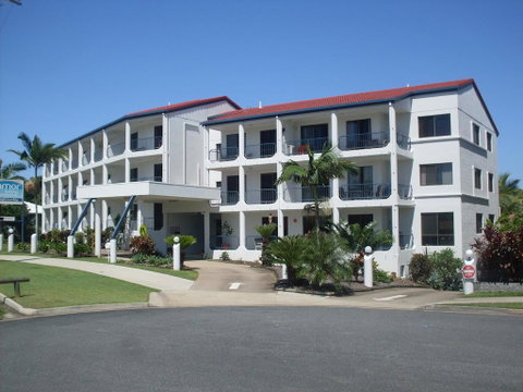 L'Amor Holiday Apartments - Accommodation Main Beach 0