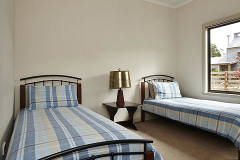 La Casa - Accommodation Main Beach 2