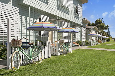 La Costa Beachside Motel - Accommodation Main Beach 0