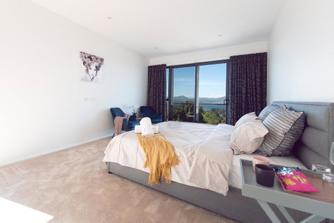 La Vie Luxury Bay View - Accommodation Main Beach 0