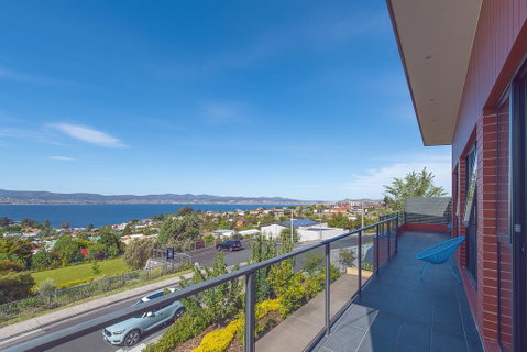 La Vie Luxury Bay View - Accommodation Main Beach 1
