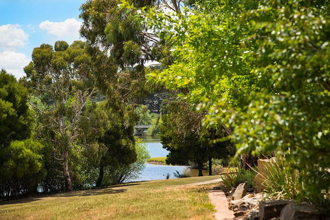 Lake Daylesford Lodge 3 - Accommodation Main Beach 3