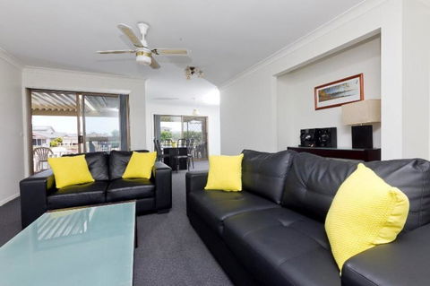 LAKE HOUSE ON ELOUERA - Accommodation Main Beach 2