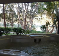 Lake Russell Lakeside Retreat - Accommodation Main Beach