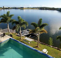 Lakehouse Family Oasis by Getastay - Accommodation Main Beach