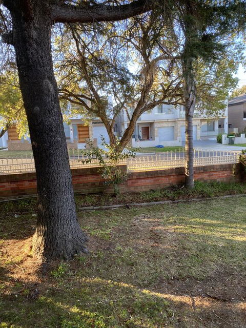 Lakes Mates - Accommodation Main Beach 0