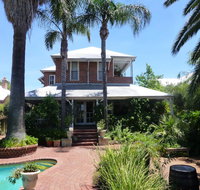 Lakeside Bed  Breakfast - Accommodation Main Beach
