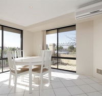 Lakeside Fun house near the Swan Valley - Accommodation Main Beach