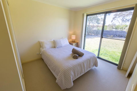 Lakeview - Waterviews On Newlands Arm - Accommodation Main Beach 1