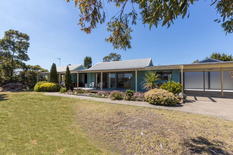 Lakeview - Waterviews On Newlands Arm - Accommodation Main Beach 0