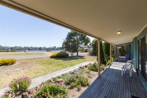 Lakeview - Waterviews On Newlands Arm - Accommodation Main Beach 2
