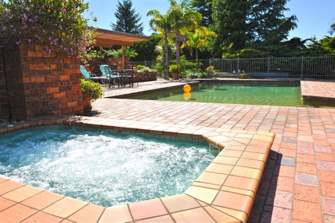 Langbrook Cottages - Accommodation Main Beach 0